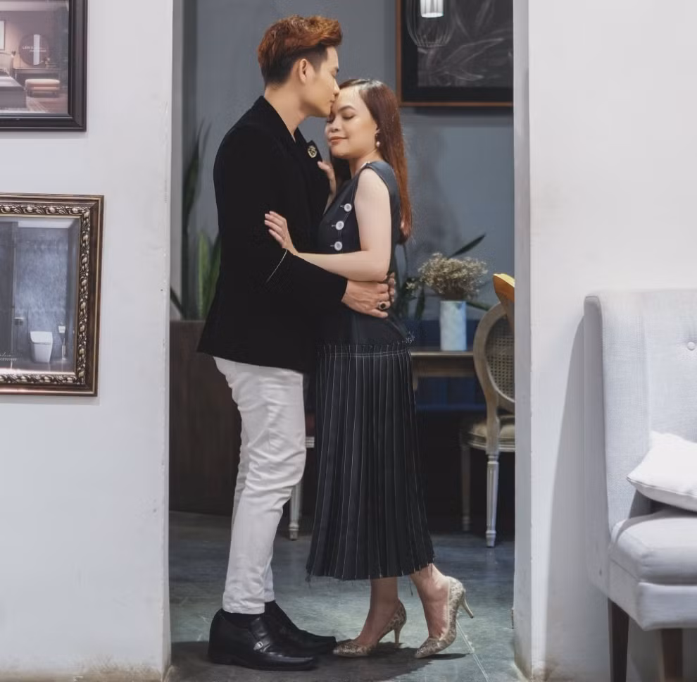 MC 'Hay chon gia dung' ngot ngao hon vo ky niem 20 nam yeu-Hinh-9