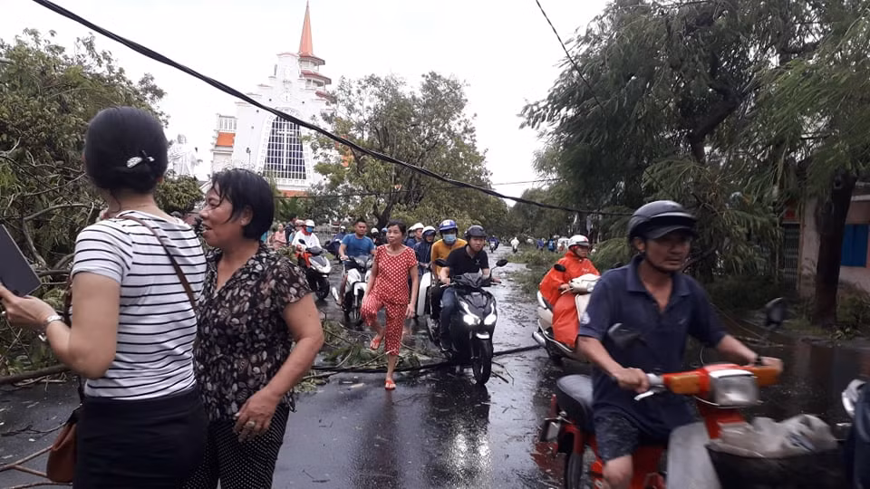 Hiện nhân viên của điện lực đang rà soát và khẩn trương khắc phục sự cố...