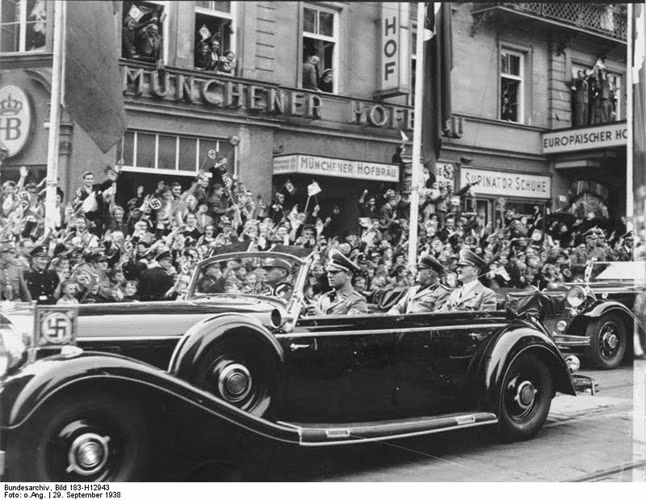 Một số người tin vào giả thuyết này nhận định rằng Hitler đã đi trước thời đại, thậm chí là cả NASA trong việc chinh phục Mặt trăng. 