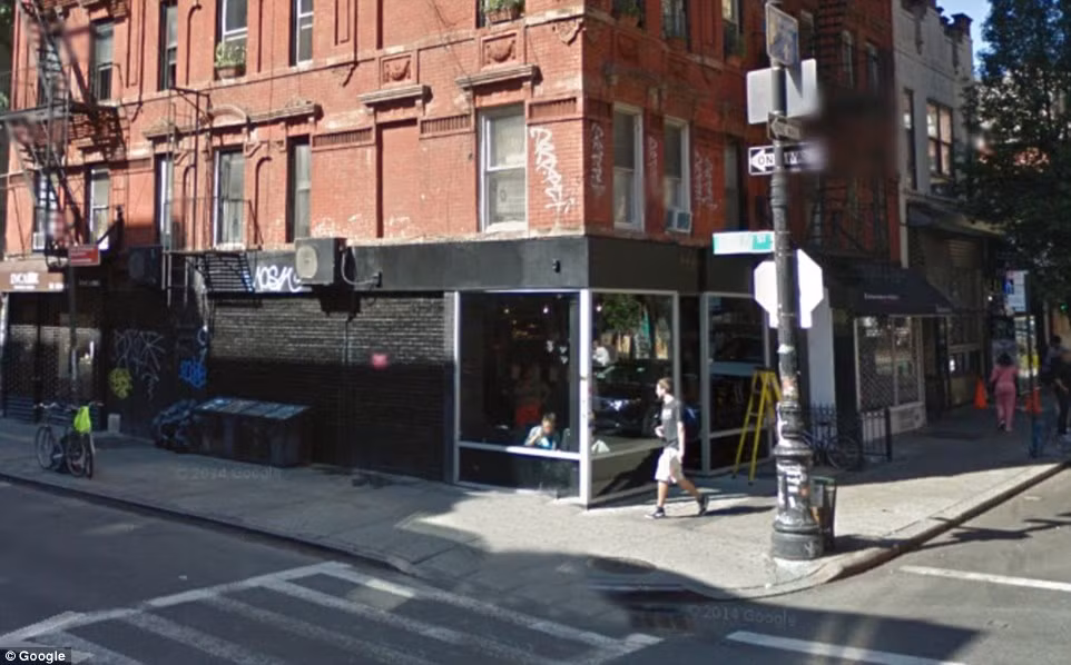 Ngày nay, góc đường giữa Ludlow Street và Stanton Street là những cửa hàng thời trang.