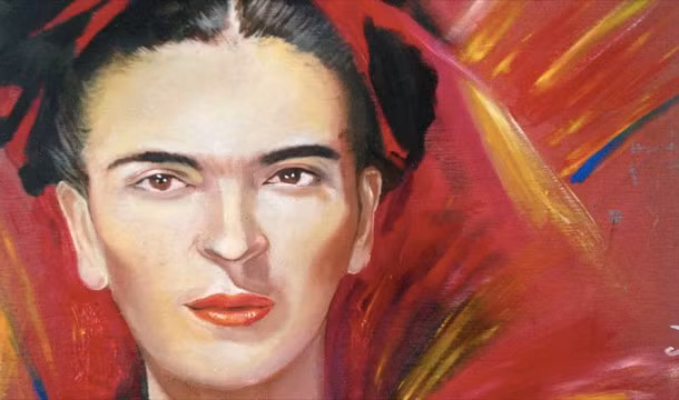 Frida Kahlo là một trong những nghệ sĩ Mexico nổi tiếng nhất thế kỷ 20. Bà bị bại liệt khi lên 6 tuổi khiến một chân bị teo nhỏ. Thêm vào đó, do bị thương nặng trong một tai nạn khi xe buýt chở bà đâm thẳng vào một chiếc xe điện nên bà đã trải qua hơn 30 cuộc phẫu thuật khác nhau. Trong thời gian trị bệnh, Kahlo nghiên cứu hội họa và trở thành họa sĩ xuất chúng, nổi bật nhất là tác phẩm vẽ chân dung chính bà.