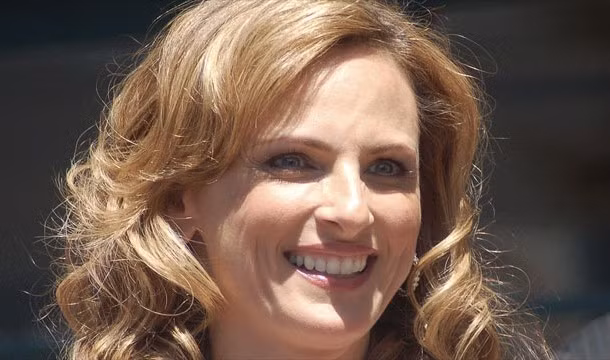 Marlee Matlin nữ diễn viên khiếm thính của điện ảnh đã từng giành giải Oscar năm 1986 cho vai diễn đầu tiên trong sự nghiệp với bộ phim mang tên "Children of a Lesser God". Tính đến năm 2009, cô vẫn là nữ diễn viên trẻ nhất và là người khiếm thính duy nhất từng chiến thắng ở hạng mục Vai nữ chính của giải Oscar.