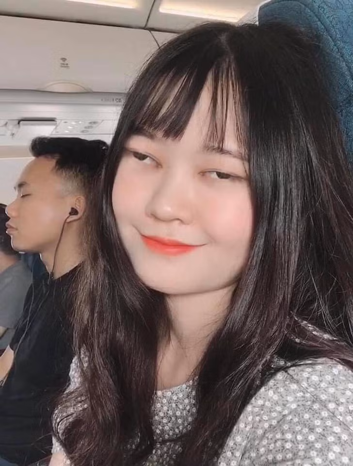 Sau khi nhờ cư dân mạng sửa ảnh, cô gái này chỉ biết "ngậm đắng nuối cay" nhận sản phẩm không thể thảm họa hơn.