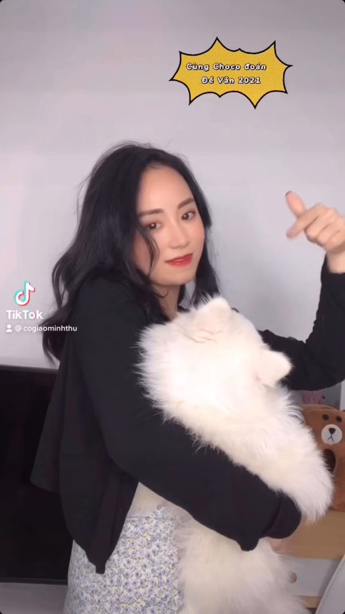 Minh Thu từng học lớp chuyên Vật lý tại Trường THPT Chuyên Đại học Vinh, Nghệ An và nhiều lần đứng top lớp, top trường.