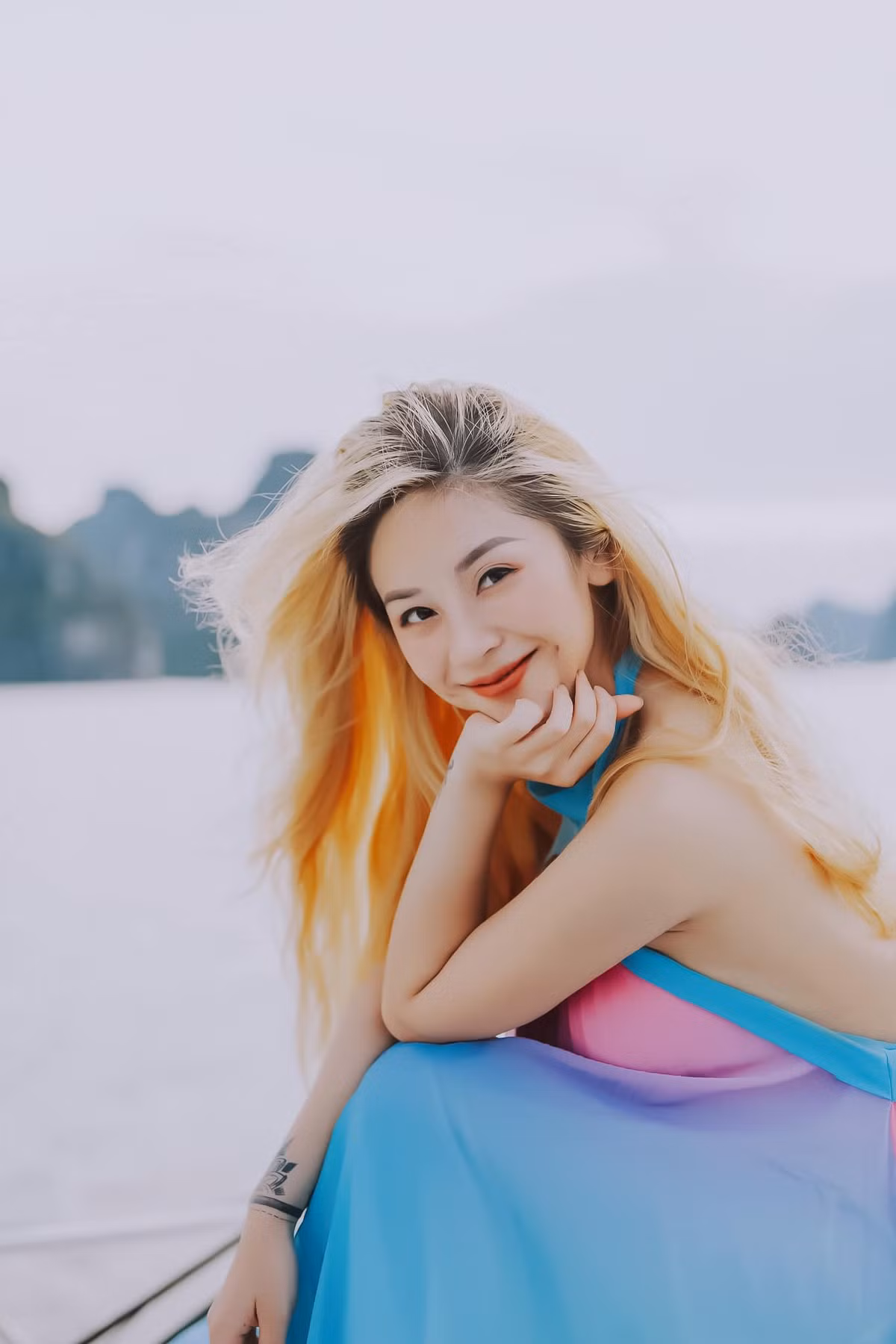 Trần Hậu được biết đến với biệt danh " hot girl múa côn", cô nàng từng khiến nhiều người mê mệt bởi thân hình cực đẹp và tài nghệ võ thuật "cực đỉnh".