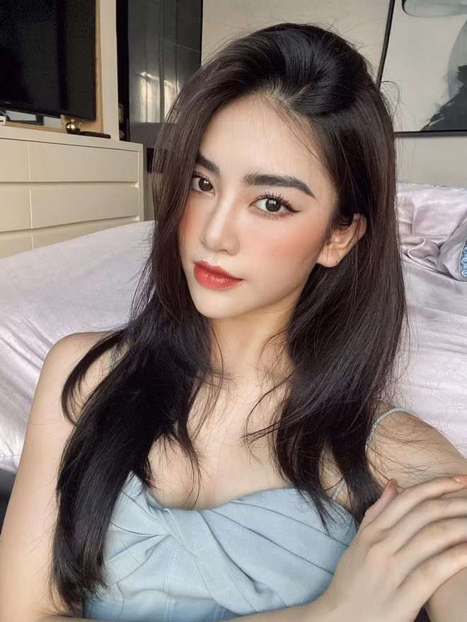 Diệu Linh trước đó từng là gương mặt được nhiều bạn trẻ biết đến khi đôi lần góp mặt diễn xuất trong một số phim ngắn ngoài giờ học.