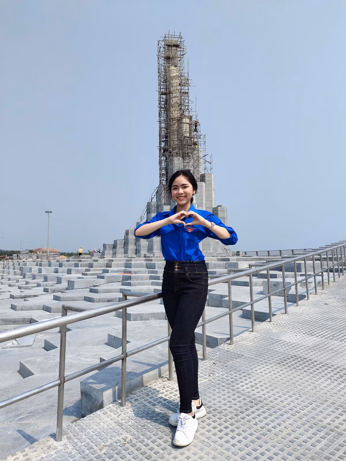 10x còn có thành tích học tập tốt, tích cực tham gia các hoạt động phong trào. Cô nàng là Bí thư chi đoàn, ủy viên Ban chấp hành Trung ương.