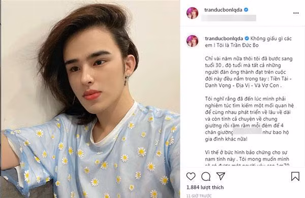 Mới đây, "hiện tượng mạng" Trần Đức Bo lại gây "rúng động cõi mạng" khi đăng thông báo về việc tuyển "bồ". Theo đó, một trong những tiêu chí mà Đức Bo đưa ra cho người yêu tương lai của mình là không được cạo trọc hay để đầu đinh, bởi theo anh nếu như thế trông rất dữ tợn. Ngoài ra, "nửa kia" của Đức Bo phải độc lập kinh tế, có lập trường.