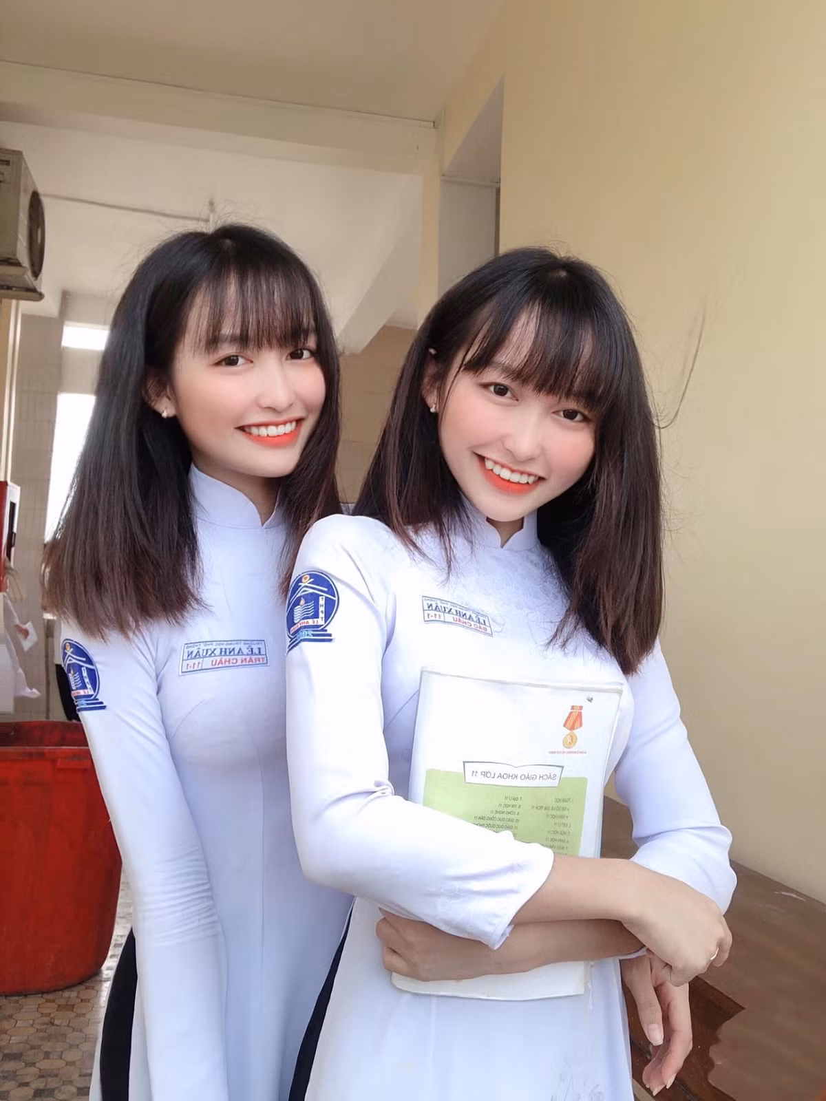 Nhờ sở hữu nhan sắc xinh đẹp nên Trân Châu và Bảo Châu cũng nhận làm mẫu pr, quảng bá cho những nhãn hàng phù hợp lứa tuổi mỗi khi rảnh.