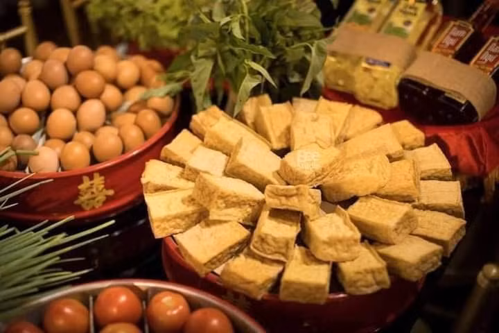 Bài đăng về mâm sính lễ mùa dịch này nhanh chóng nhận được nhiều lượt tương tác, chia sẻ. Ảnh: Bee Studio