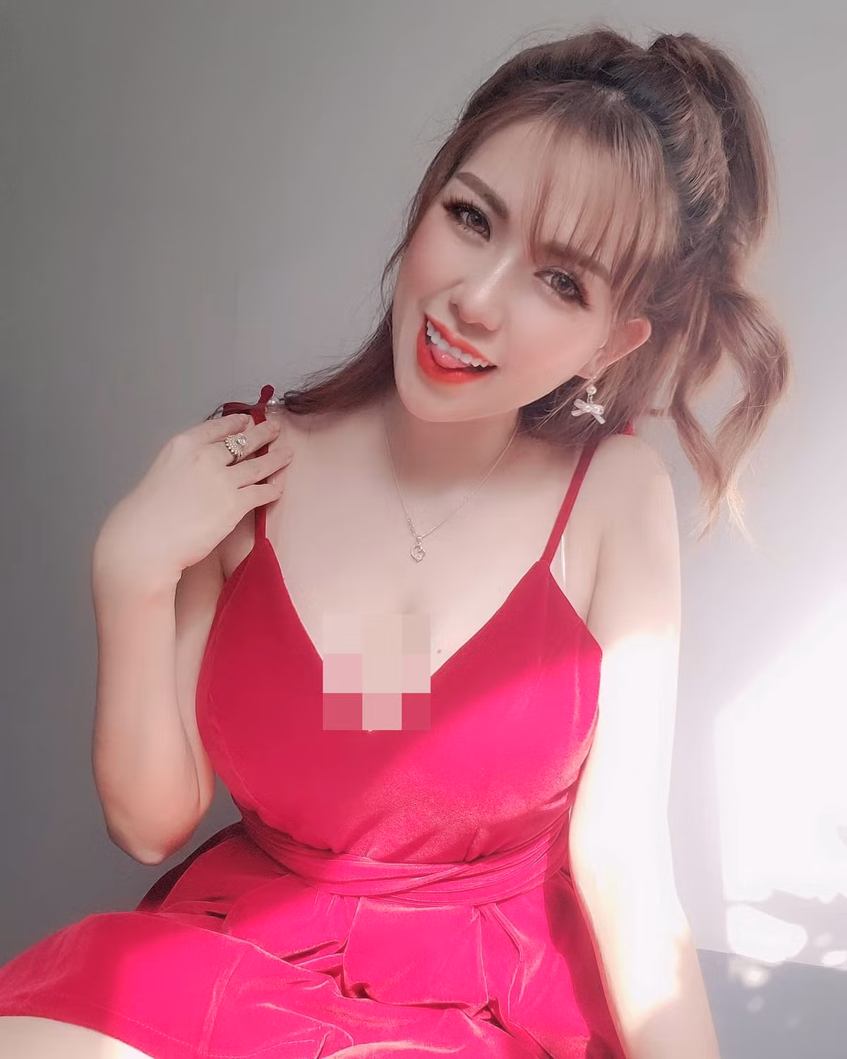 Những hình ảnh nóng bỏng khoe vóc dáng cô nàng vẫn đăng tải đều đặn trên trang cá nhân và nhận về không ít lời khen ngợi. Ảnh: FBNV