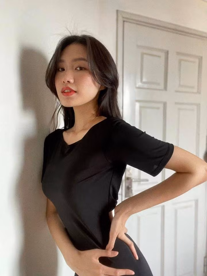 Không chỉ là một cô sinh viên Luật xinh đẹp, giỏi giang Doãn Hải My còn khiến nhiều người nể phục với khả năng ngoại ngữ của mình. Ảnh: FBNV
