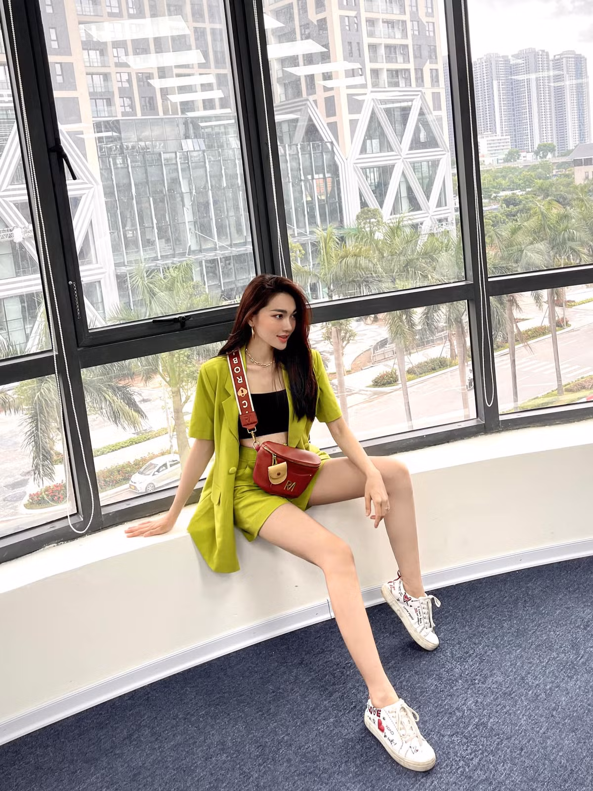 Người đẹp này đã giành giải thưởng "Gương mặt đẹp nhất" tại cuộc thi Hoa hậu, đây cũng là bước ngoặt quan trọng trong hành trình theo đuổi con đường nghệ thuật của Ngọc Nữ.