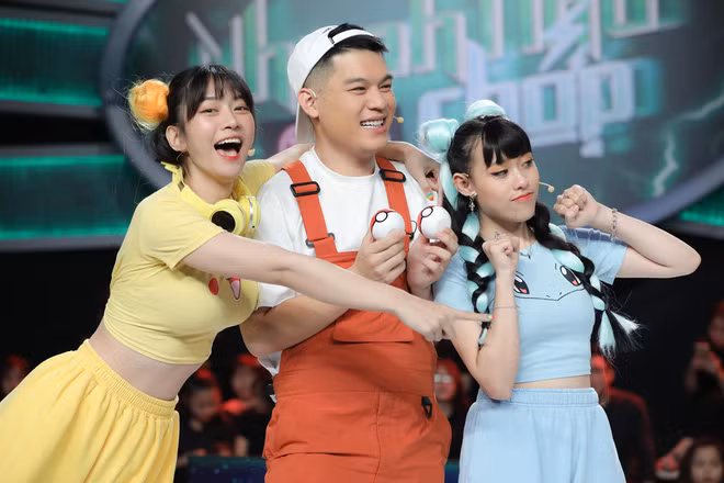 Nhiều người cho rằng sự xuất hiện của các TikToker với những trang phục có phần lố lăng đã làm giảm giá trị của chương trình.