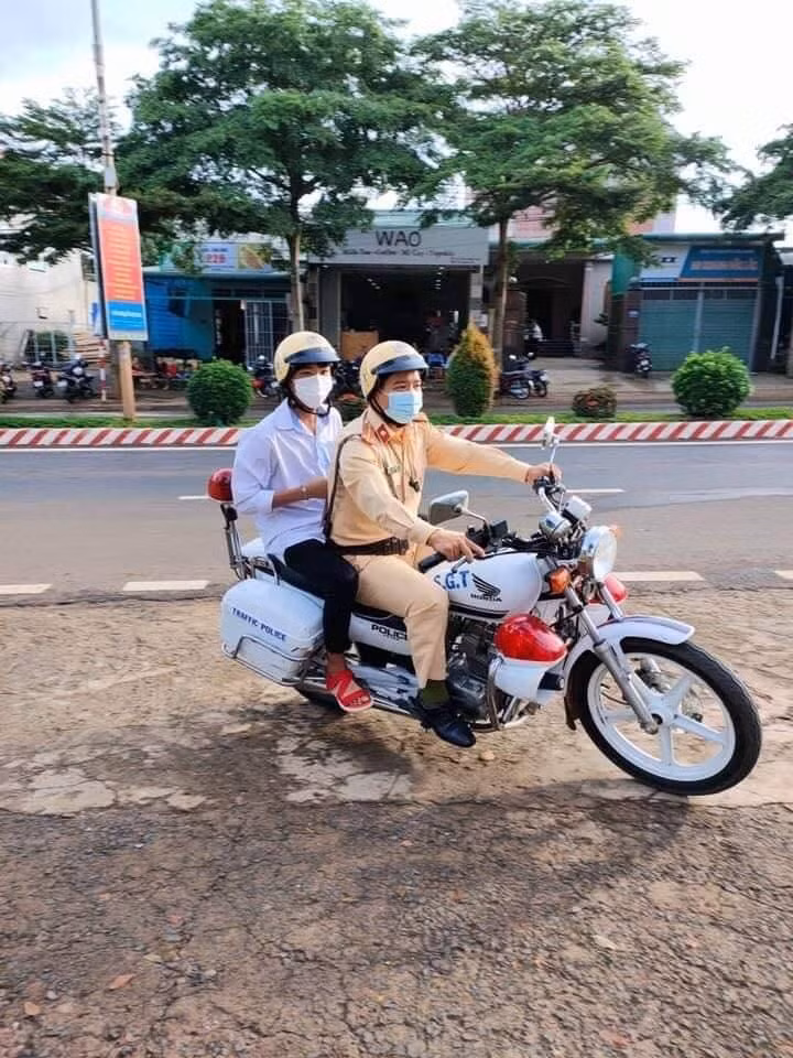 Thông tin về hình ảnh này đã nhanh chóng được chia sẻ rộng rãi trên mạng xã hội. Ảnh: Không Sợ Chó