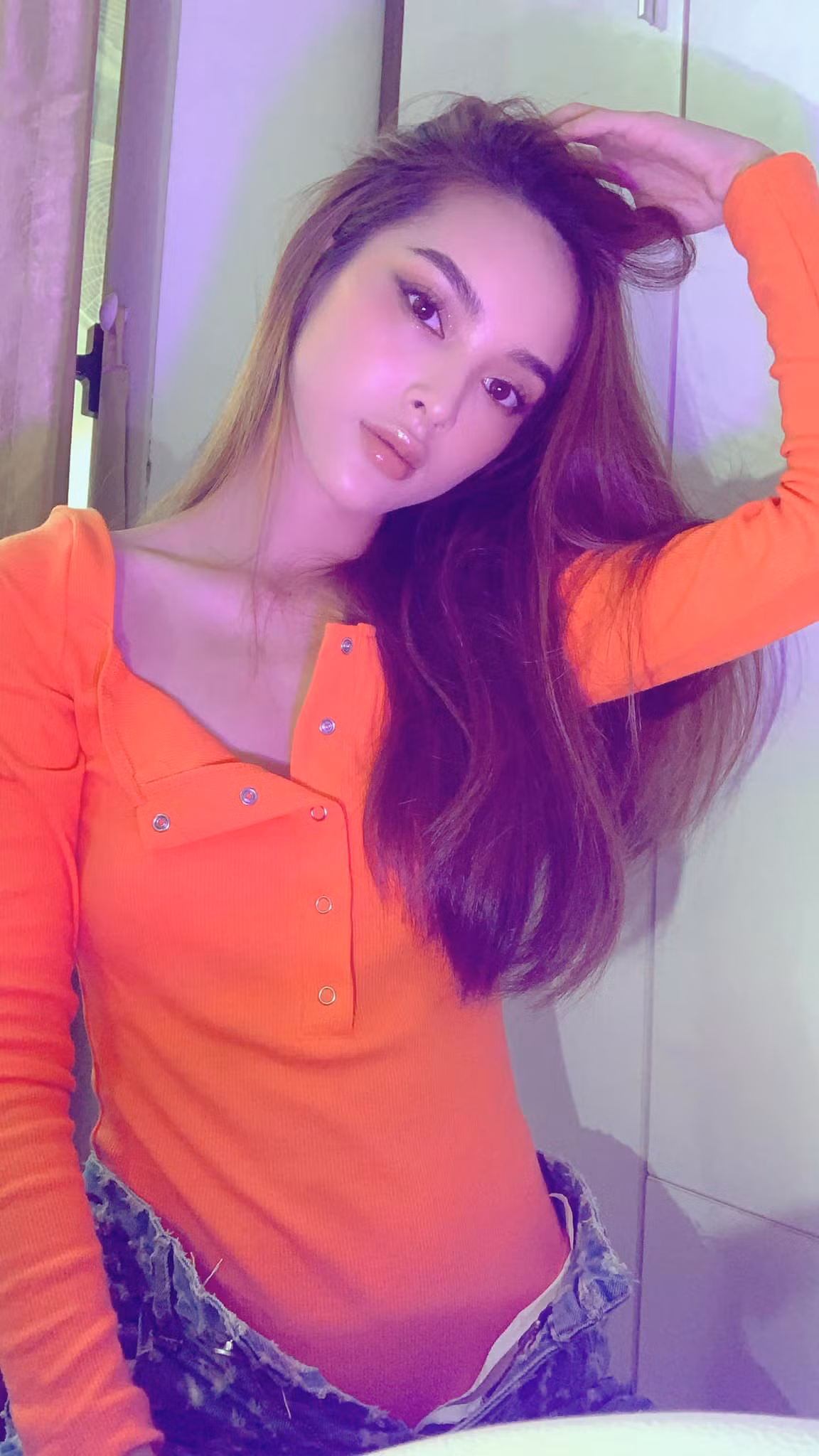 Quỳnh Lương (Lương Thị Mai Quỳnh, sinh năm 1995) là người mẫu lookbook rất đình đám ở Hà Nội. Single mom được gọi là bản sao của Hoa hậu Tiểu Vy với gương mặt đẹp thanh thoát, mái tóc đen dài cùng dáng vóc cân đối.