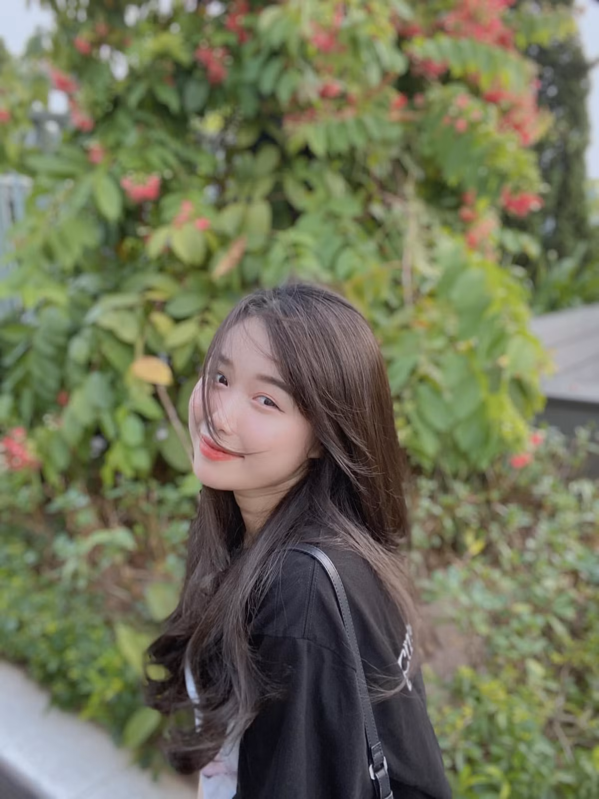 Hot girl 9X sở hữu gương mặt ưa nhìn với những đường nét dịu dàng mang đậm chất con gái miền Bắc.