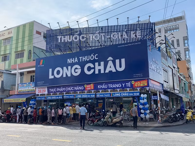 COVID-19 dien bien phuc tap: Pharbaco, Traphaco, Nha thuoc Long Chau... tang truong khung-Hinh-2