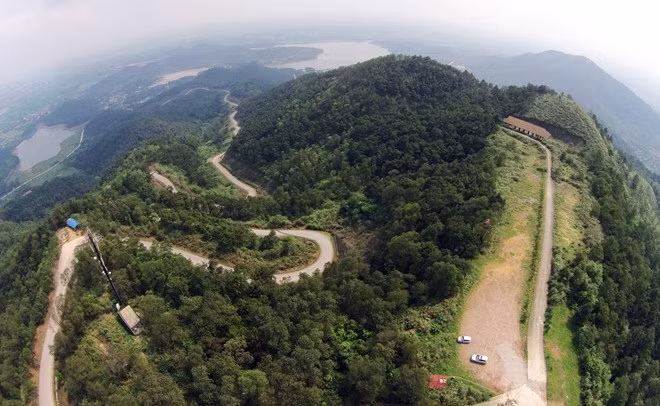  Huyện Sóc Sơn: Là huyện ngoại thành phía Bắc Thủ đô Hà Nội, cách trung tâm Thành phố hơn 30 km. Phía Nam giáp huyện Mê Linh và huyện Đông Anh . Phía Đông giáp huyện Yên Phong (Bắc Ninh) và huyện Hiệp Hoà (Bắc Giang). Phía Bắc giáp huyện Phổ Yên (Thái Nguyên). Phía Tây giáp thành Phúc Yên (Vĩnh Phúc). Bao quanh huyện là hệ thống sông Cầu, sông Cà Lồ.