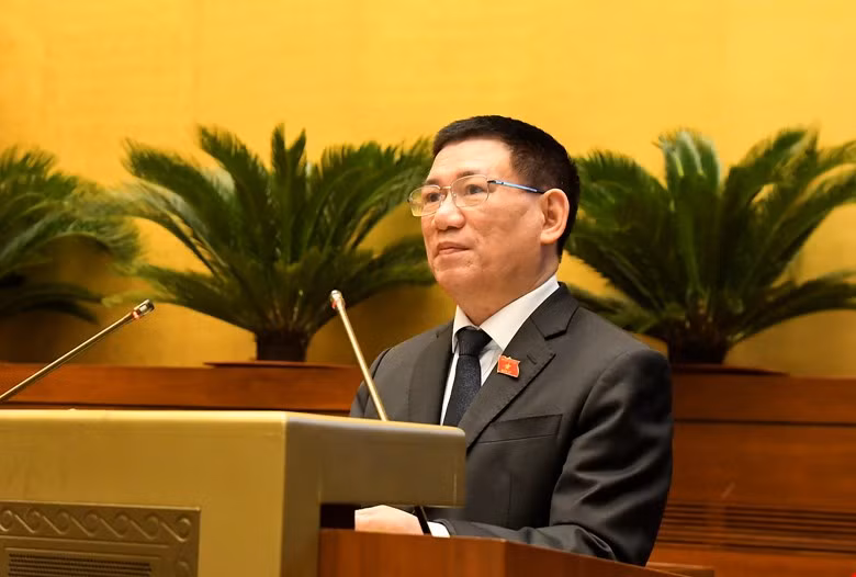 Bo truong Ho Duc Phoc: Luat Kinh doanh bao hiem boc lo bat cap