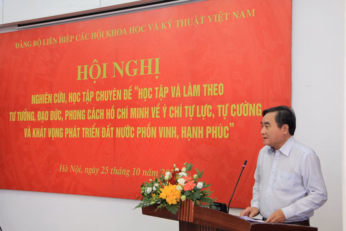 Hoc tap va lam theo tu tuong Ho Chi Minh ve y chi tu luc, tu cuong, khat vong phat trien dat nuoc