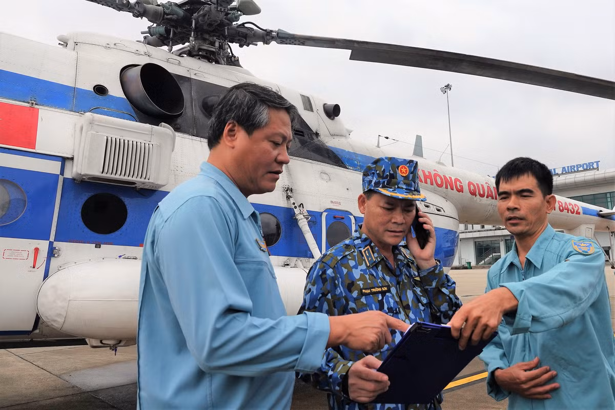 Đại tá Nguyễn Ngọc Trung từng lái trực thăng Mi-171 cơ động từ Sân bay Đà Nẵng sang Sân bay Phú Bài, thị xã Hương Thủy, tỉnh Thừa Thiên Huế để vận chuyển 6 tấn lương thực, nhu yếu phẩm đến các địa phương bị ngập nặng trên địa bàn tỉnh Thừa Thiên Huế và tỉnh Quảng Trị vào tháng 11/2020.