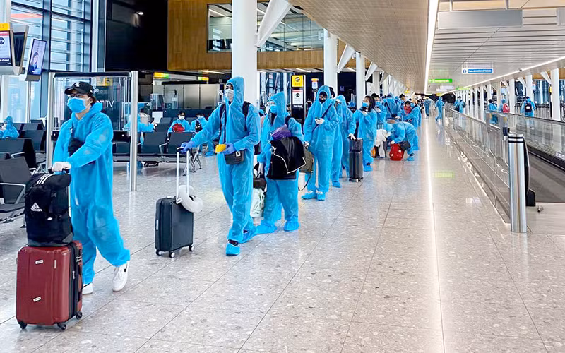 Đối với địa phương nơi hành khách cư trú, lưu trú: Quản lý, theo dõi, kiểm tra, giám sát những người về địa phương theo quy định cụ thể của địa phương, đảm bảo an toàn, không để lây nhiễm dịch bệnh ra cộng đồng. Tổ chức xét nghiệm SARS-CoV-2 vào ngày thứ hai kể từ khi về nơi cư trú, lưu trú đối với hành khách về từ vùng dịch. 