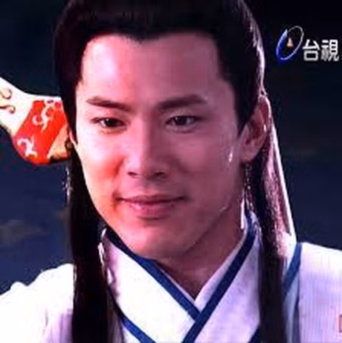 Sau đó, Lưu Bá Ôn nghĩ lại và cho rằng Khổng Minh tài trí, mưu lược hơn người nên nhất định sẽ cất giấu binh thư hoặc di chúc trong miếu thờ. Vậy nên, ông cho người tìm khắp trong miếu. Khi nhìn lên bức hoành phi trong miếu, Lưu Bá Ôn cho người hạ xuống và phát hiện phía sau có một bài thơ.