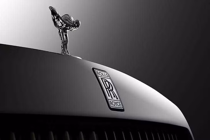 Hãng Rolls Royce chính thức được thành lập vào năm 1906. Căn cứ vào mốc thời gian này, hãng Rolls-Royce ra đời sau khi ông Singh qua đời 163 năm.