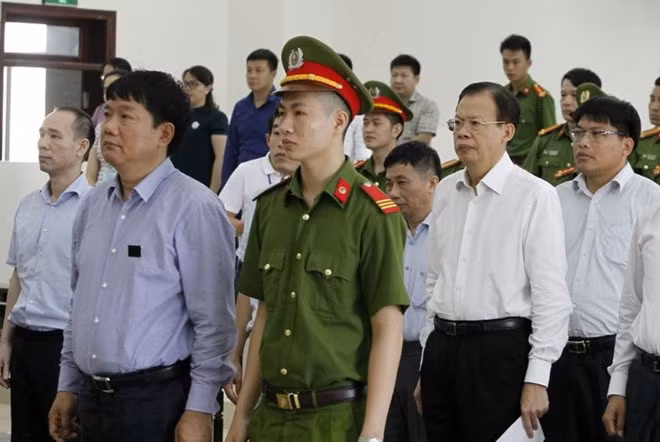 Ông Đinh La Thăng và các đồng phạm tại phiên phúc thẩm sáng nay. Nguồn ảnh: TTXVN