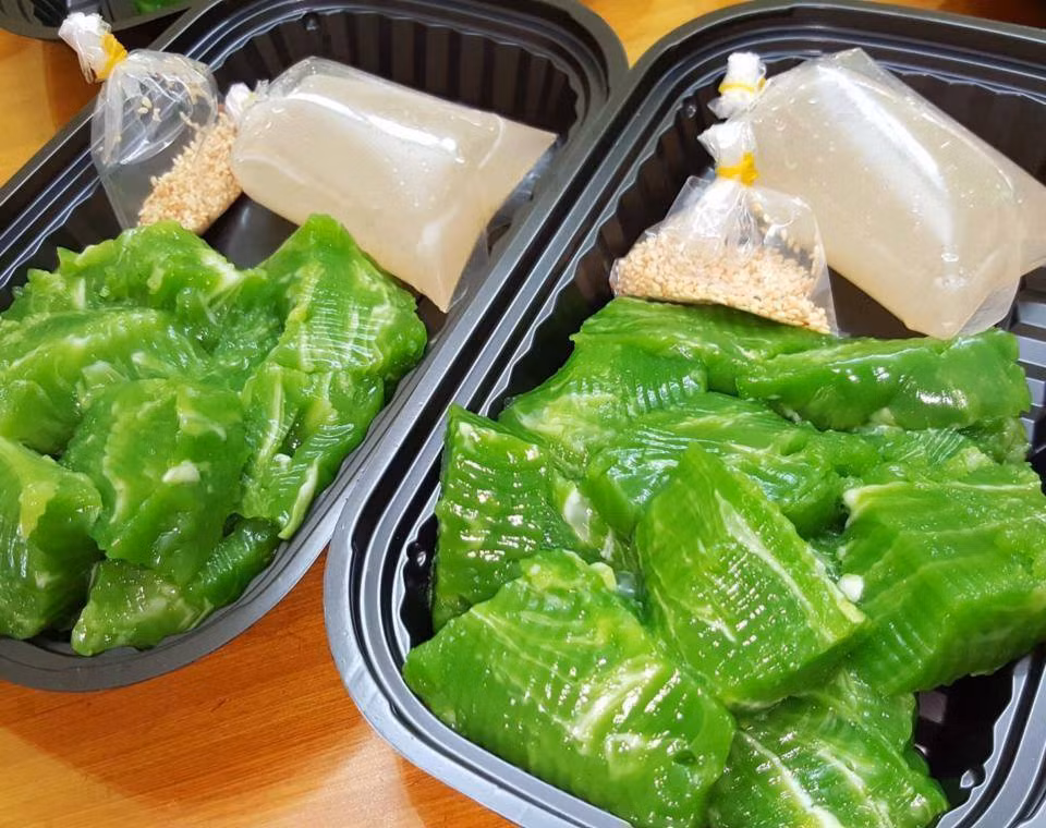 Món bánh đúc thốt nốt là dừa lạ mắt, ngon miệng chính thức trở thành món bánh Hà Nội nổi danh.