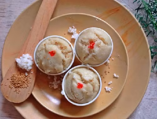 Làm bánh pudding cơm nguội: Đây là món tráng miệng rất được trẻ em các nước yêu thích. Món này có vị ngọt dịu và sánh kem của sữa rất ngon miệng.