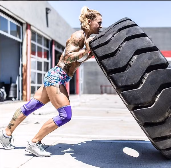Cô là một vận động viên cử tạ Olympic