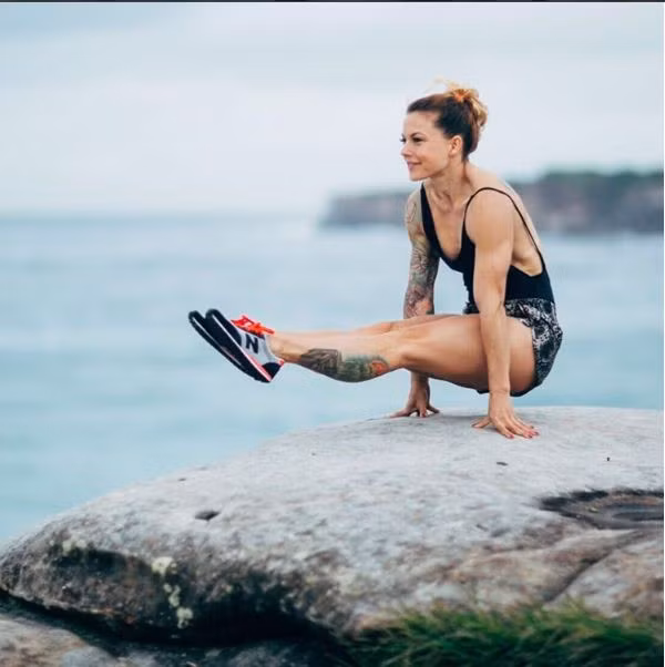 Cô nàng thứ 2 cũng gây sốt gần đây với 370,000 followers trên Istagram cá nhân là Christmas Abbott