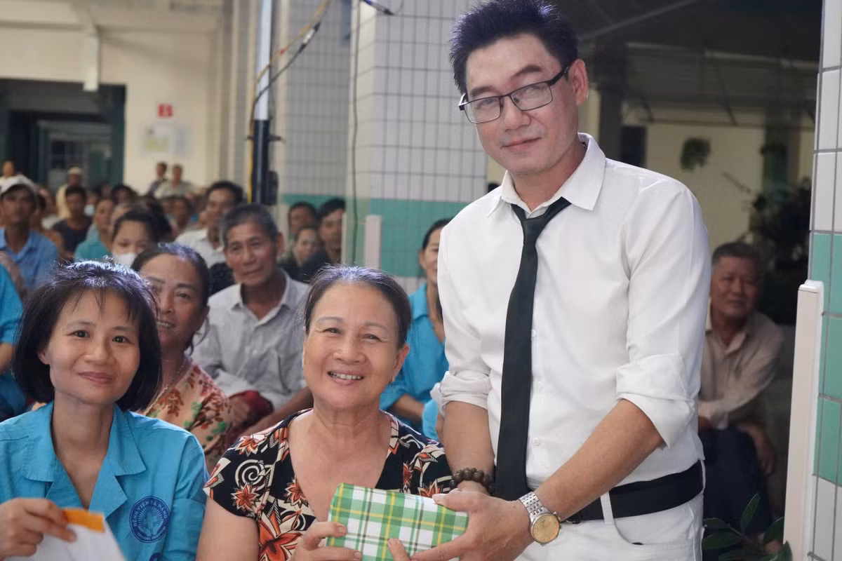 Nhiều nữ bệnh nhân bất ngờ với món quà 20/10 từ bệnh viện - Hình 2 Nhieu nu benh nhan bat ngo voi mon qua 20/10 tu benh vien-Hinh-2