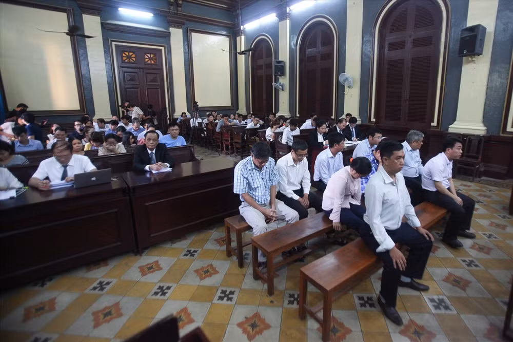 Chum anh toan canh phien toa phuc tham VN Pharma sang nay