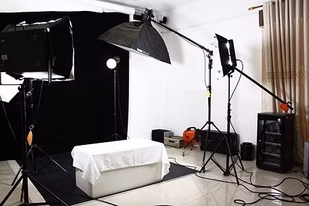 Trong nhà của Lam Trường, anh dành hẳn một phòng riêng làm studio phục vụ cho niềm đam mê nhiếp ảnh. 