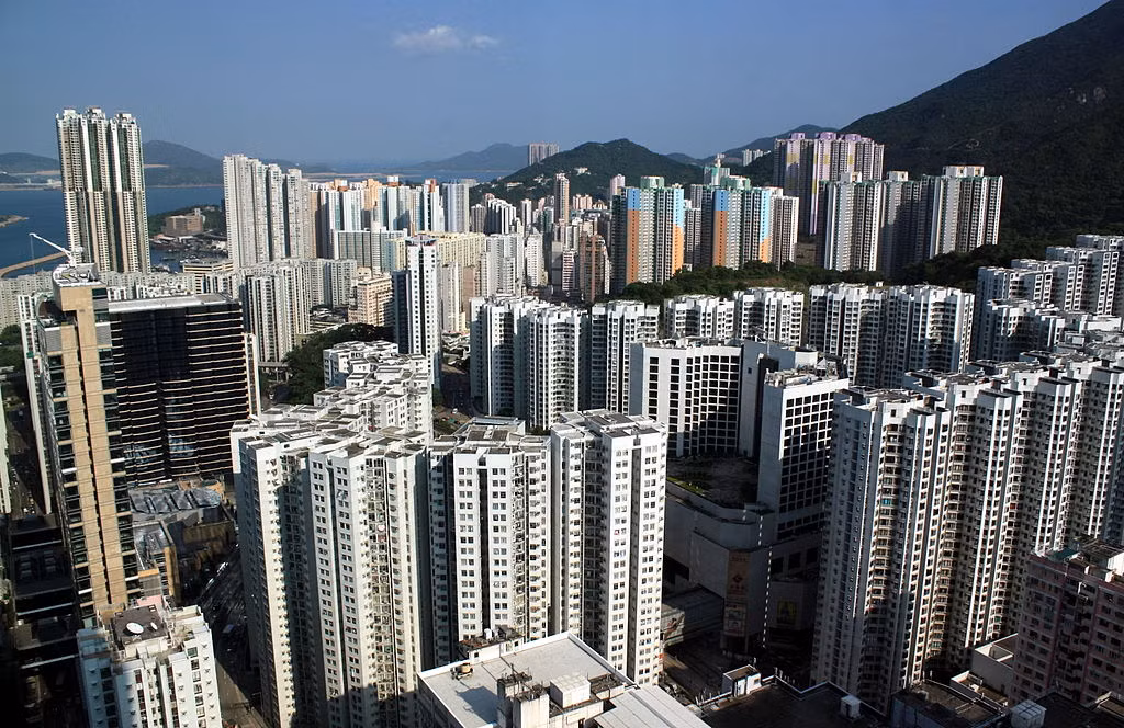 Theo The Factfile, Hong Kong nằm trong số những thành phố giàu nhất thế giới với những tòa nhà chọc trời "mọc" lên như nấm. Ảnh: Wikipedia.