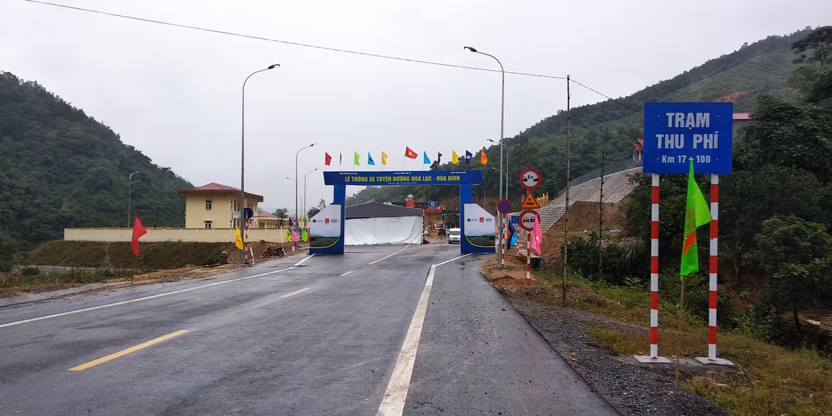 Trạm thu phí hoàn vốn của tuyến đường được đặt tại vị trí tỉnh Hòa Bình.