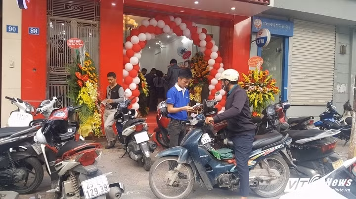 Mot khach hang Ha Noi chi 40 trieu dong mua ve so Vietlott-Hinh-3