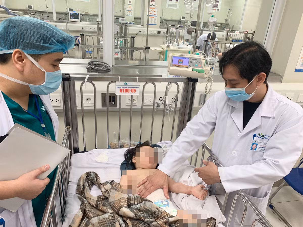 Rơi từ ban công chung cư, bé gái có thể mắc hội chứng sợ độ cao Roi tu ban cong chung cu, be gai co the mac hoi chung so do cao