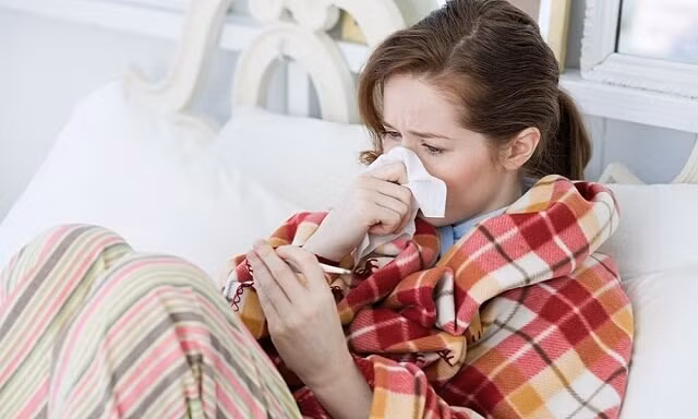 Nếu tình trạng cảm lạnh kéo dài mãi không dứt cần lập tức đến gặp các bác sĩ để được kiểm tra, chẩn đoán và điều trị. 