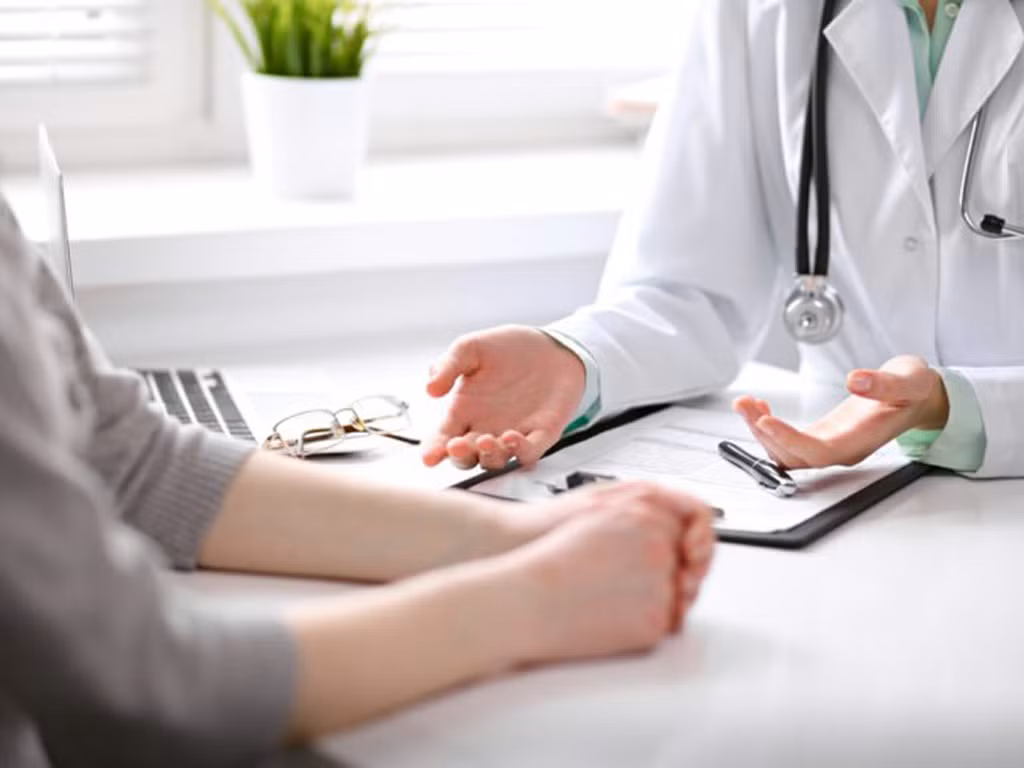 Theo khuyến cáo, nếu bạn có triệu chứng nghi ngờ đột quỵ não, cần đến ngay các cơ sở y tế uy tín để khám, chẩn đoán và điều trị kịp thời tránh các di chứng nặng nề về sau. Ảnh minh họa: IT.