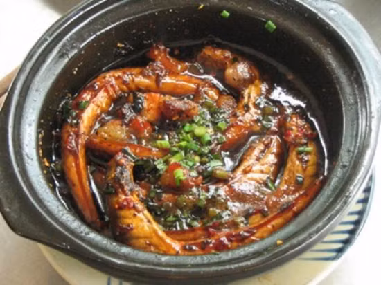 Sở dĩ cá thòi lòi kho tiêu được người dân và khách du lịch ưa chuộng vì món ăn này có vị mặn mặn, ngọt ngọt, rất thích hợp để dùng chung với cơm trắng.
