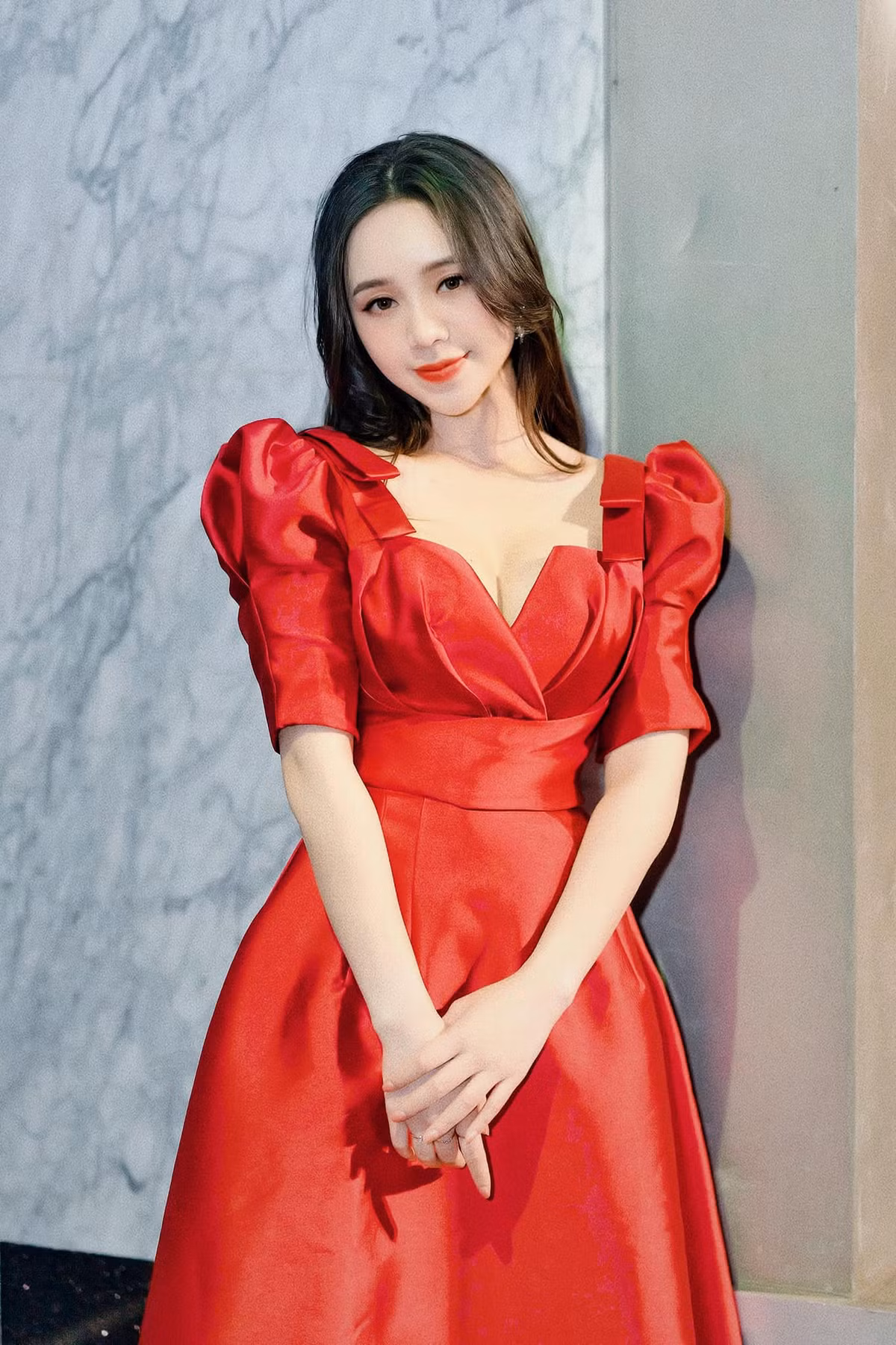 Chọn lựa những trang phục trẻ trung nhưng không quá phản cảm là tiêu chí thời trang của Quỳnh Kool.