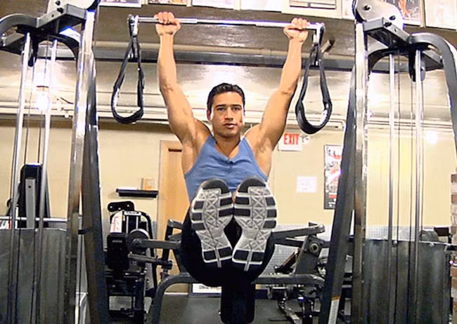 Lopez dành riêng thứ năm để tập chân và mông. Ngoài ra, anh còn tập cardio, các bài tập tăng cường sức bền trong 30 phút. Nam diễn viên dành 10 phút cho bài tập kéo giãn.