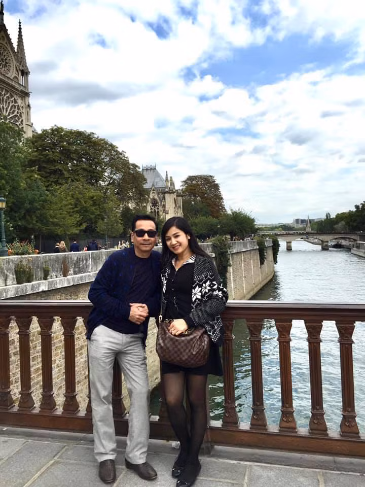 Bộ ảnh siêu hiếm của NSND Hoàng Dũng với các mỹ nhân Việt - Hình 5 Bo anh sieu hiem cua NSND Hoang Dung voi cac my nhan Viet-Hinh-5