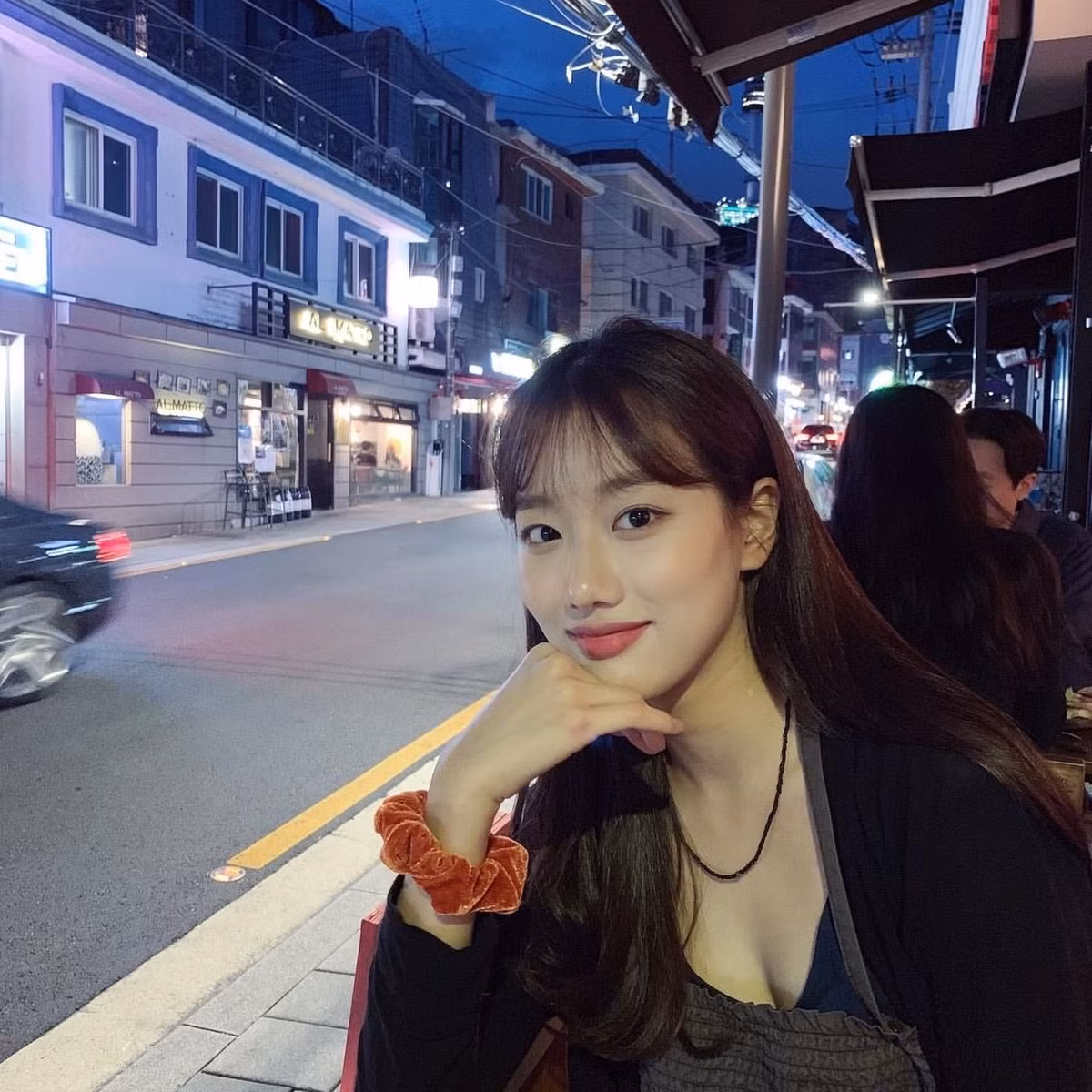 Gu thời trang đời thường của Na Eun được nhiều fan girl học hỏi nhờ tính ứng dụng cao.