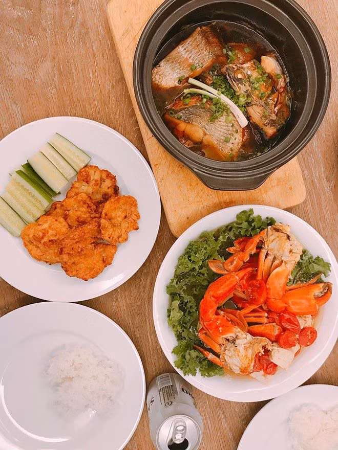 Đặc biệt, khả năng nấu nướng của đại gia Đức An ngày càng "lên tay". Những món ăn của anh trông vô cùng hấp dẫn, đầy màu sắc.