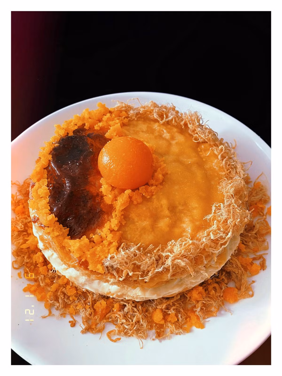 Bánh bông lan chà bông trứng muối phô mai cực hấp dẫn.